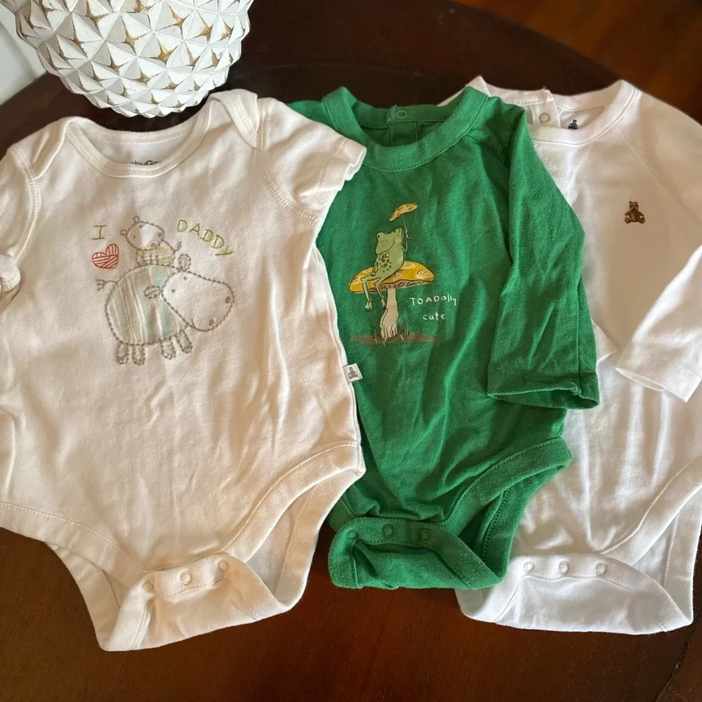 Gap Bundle long sleeve onesie Khaki pants size 3-6M
